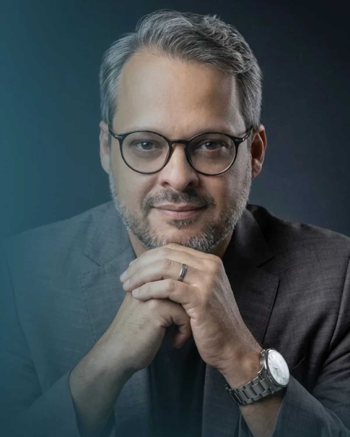 Retrato profissional de Dr. Alan Oliveira, cardiologista em Goiânia