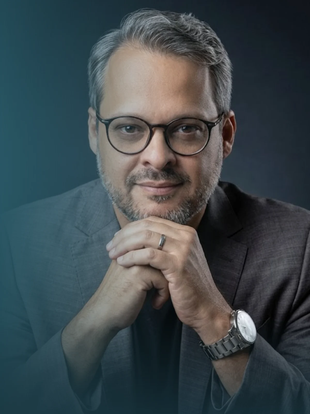 Retrato profissional de Dr. Alan Oliveira, cardiologista em Goiânia